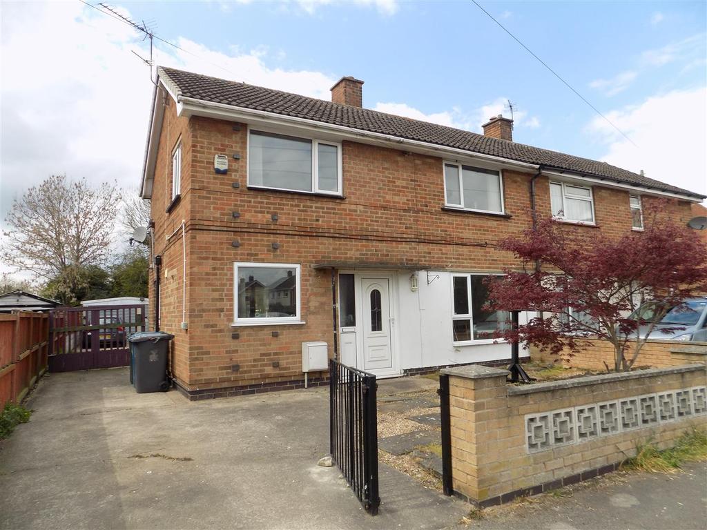 Newton Avenue, Bingham, Nottingham 3 bed semidetached house for sale