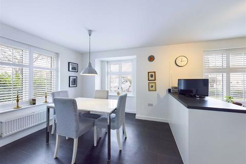 127 Arle Road, Cheltenham, GL51 8LJ