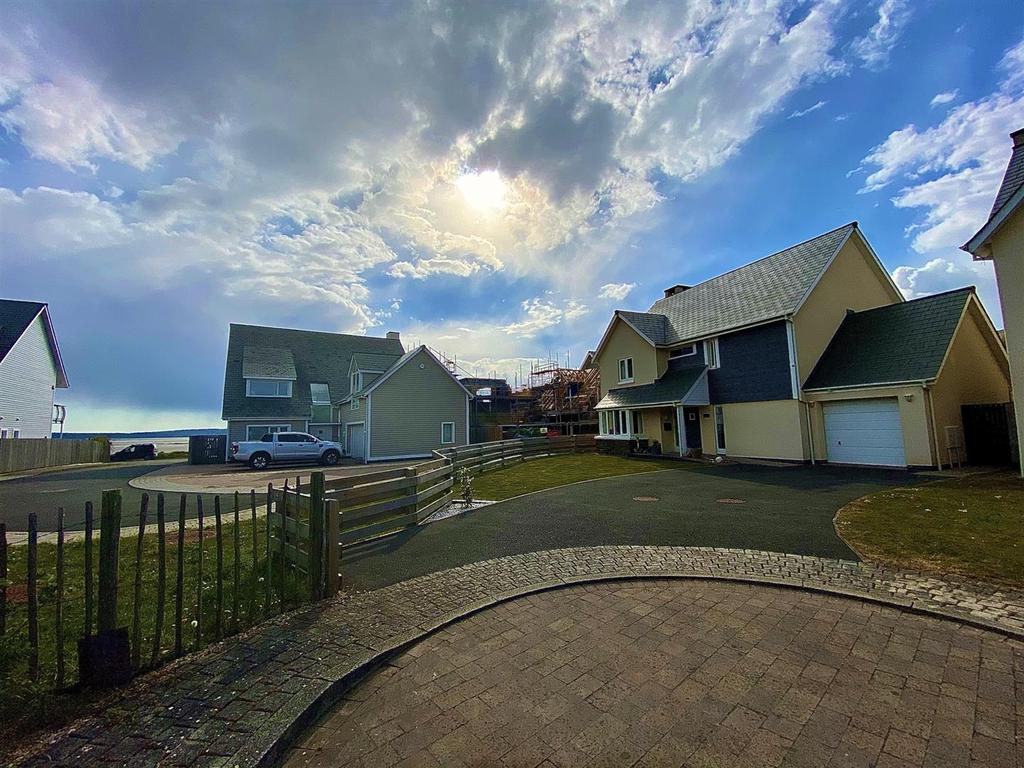 Pentre Nicklaus Village, Llanelli 4 bed detached house £495,000