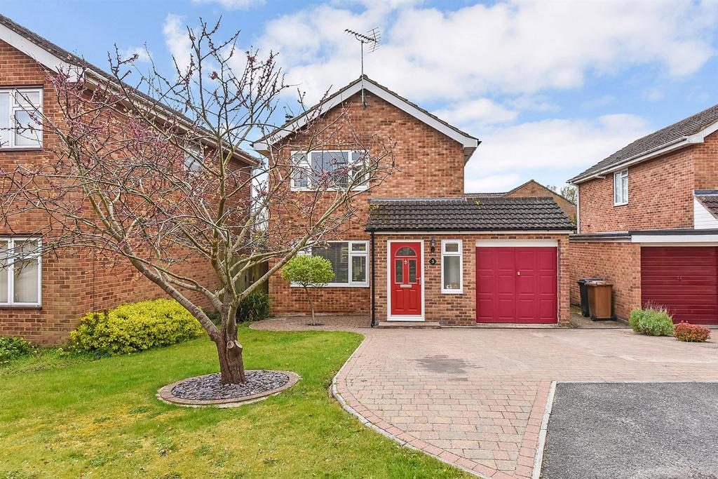 Hazel Close, Andover 3 bed detached house £330,000