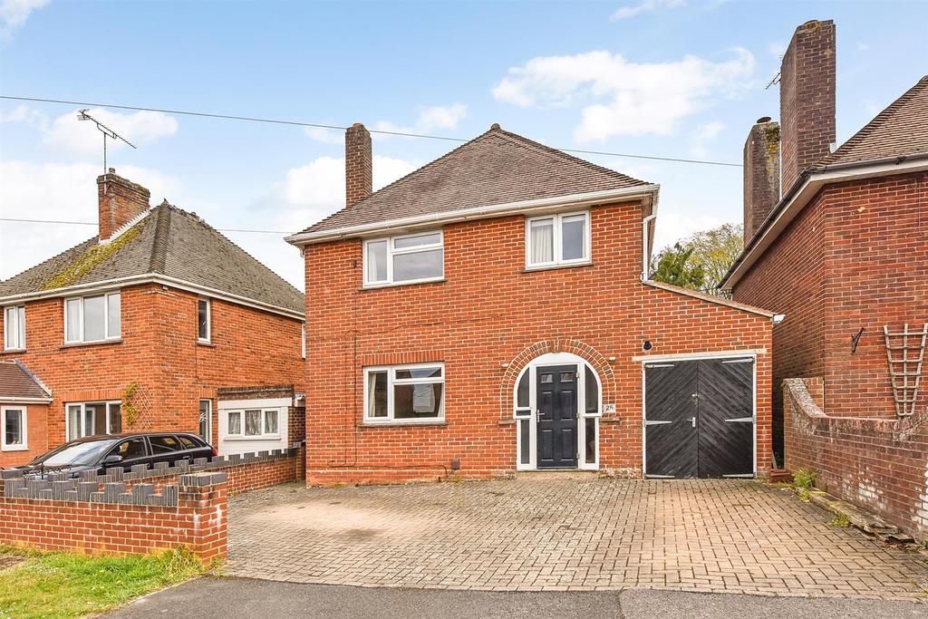 Highlands Road, Andover 3 bed detached house £399,950