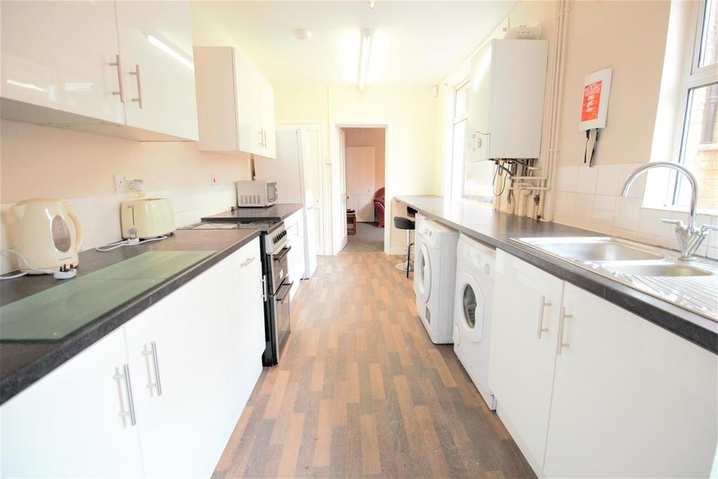 Stanley Street, Bedford 3 bed terraced house £320,000