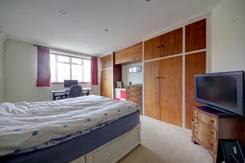 6 Sherbrook Gardens, London, N21 2NU