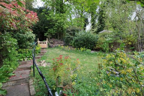 99 Mead Way, Coulsdon, CR5 1PR