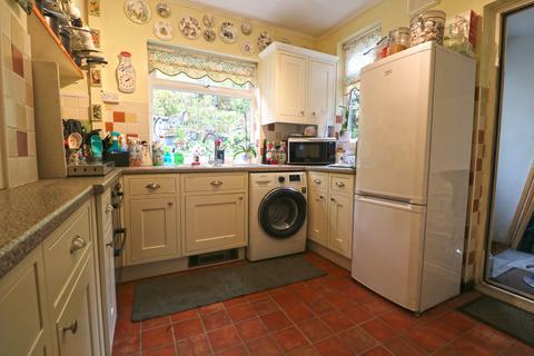 99 Mead Way, Coulsdon, CR5 1PR