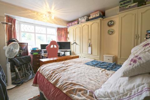 99 Mead Way, Coulsdon, CR5 1PR