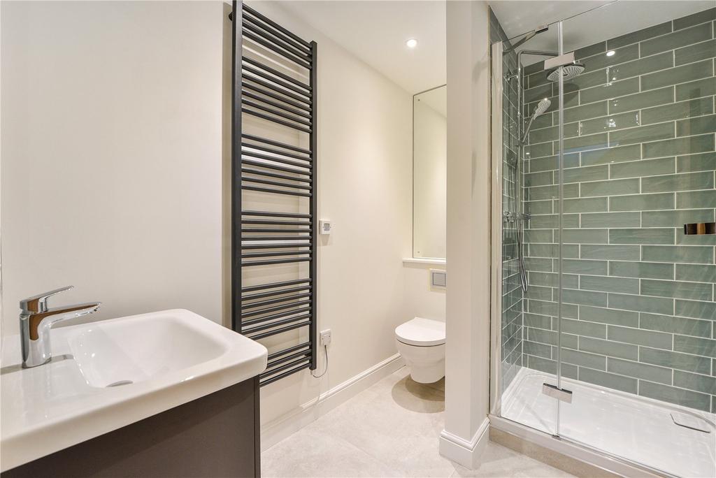 Gf Shower/Cloakroom