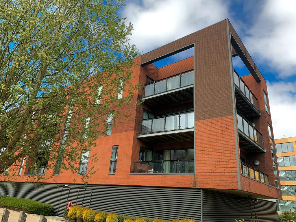 Flat 14, Selskar Court, Usk Way, Newport, Gwent, NP20 2FW 2 bed flat