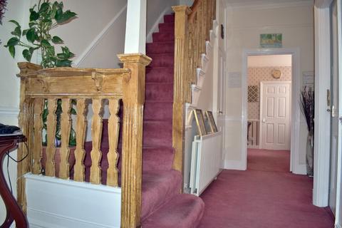 95 Perry Hill, London, SE6 4LP