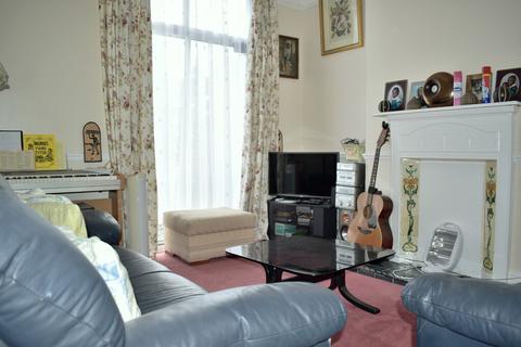 95 Perry Hill, London, SE6 4LP