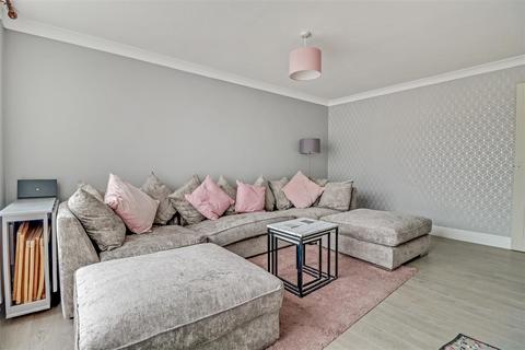 Flat 26, Castle Court Castle Lane, Benfleet, SS7 2AE