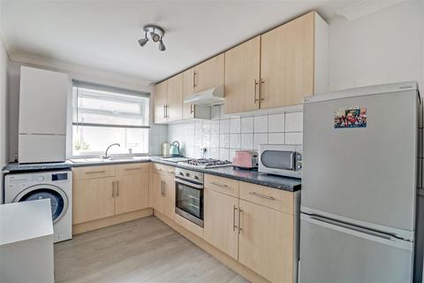 Flat 26, Castle Court Castle Lane, Benfleet, SS7 2AE