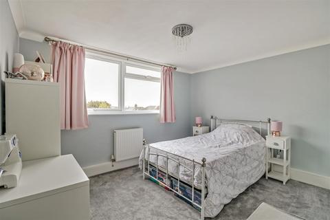 Flat 26, Castle Court Castle Lane, Benfleet, SS7 2AE