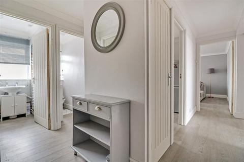 Flat 26, Castle Court Castle Lane, Benfleet, SS7 2AE