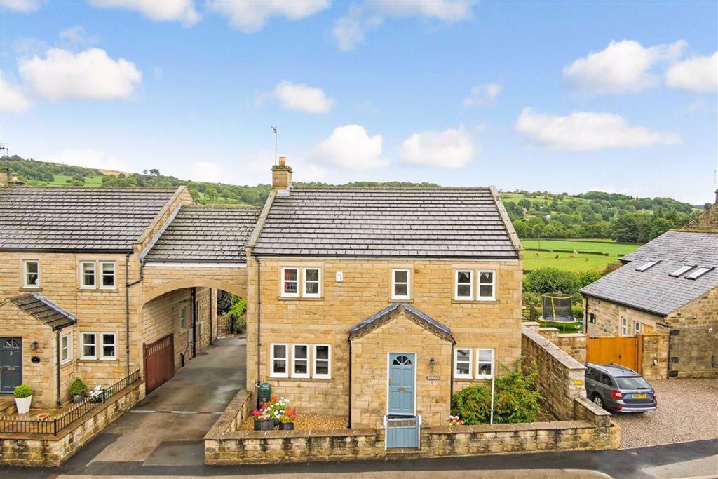Dacre Banks, Harrogate, North Yorkshire 4 bed link detached house £