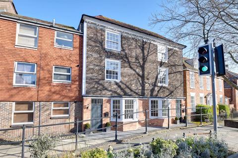 4a West Cross, Tenterden, TN30 6JL