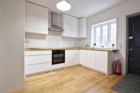 4a West Cross, Tenterden, TN30 6JL