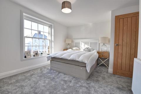 4a West Cross, Tenterden, TN30 6JL