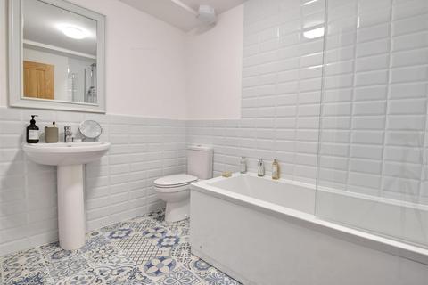 4a West Cross, Tenterden, TN30 6JL