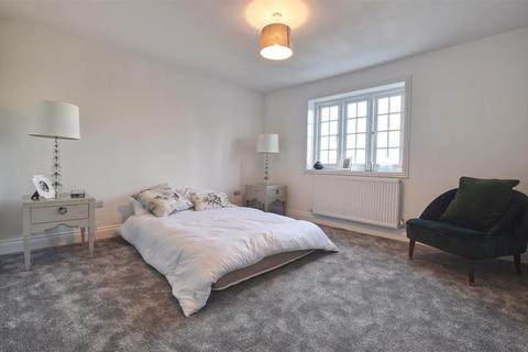 4a West Cross, Tenterden, TN30 6JL