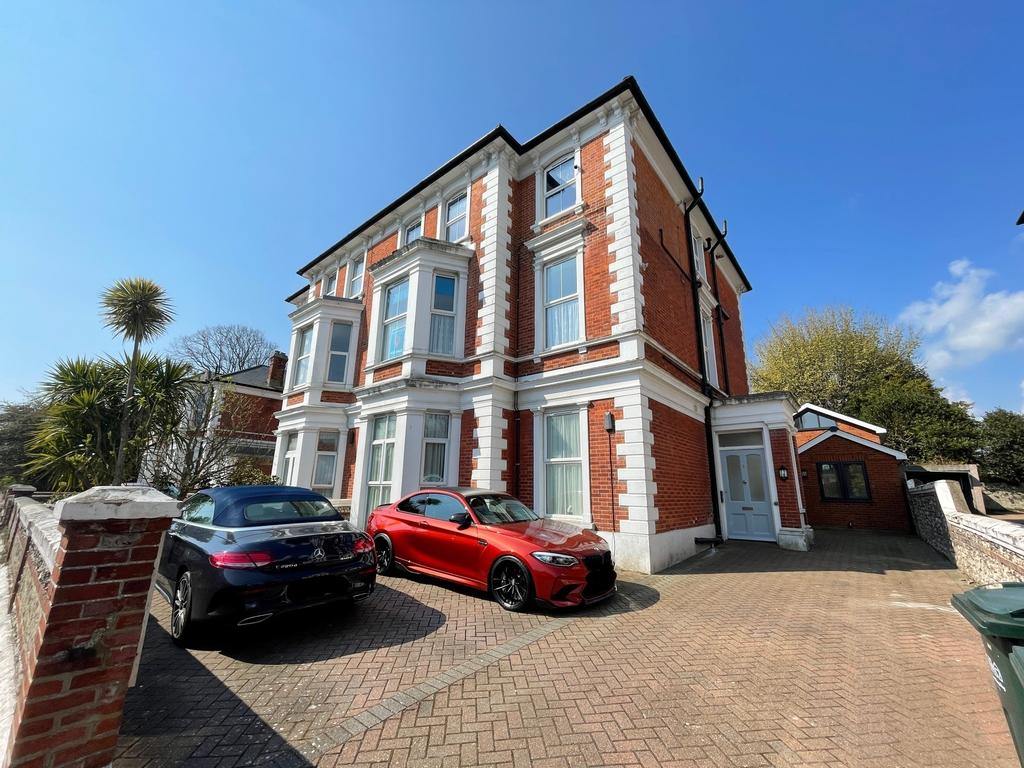 College Road, Eastbourne BN21 2 bed flat for sale £229,950