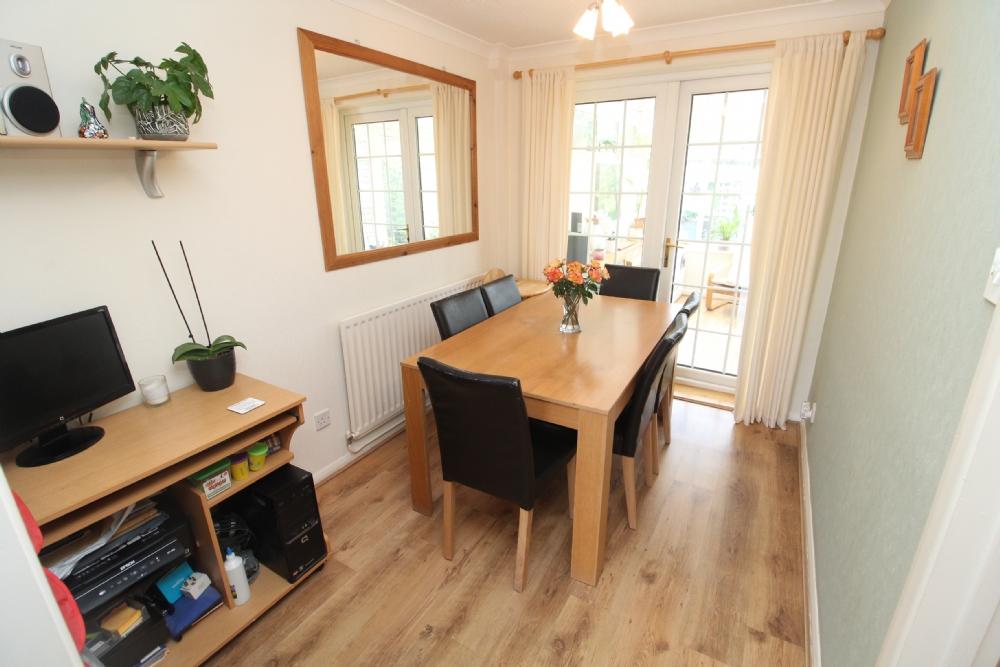 Petersham Close, Newport Pagnell 3 bed terraced house £300,000