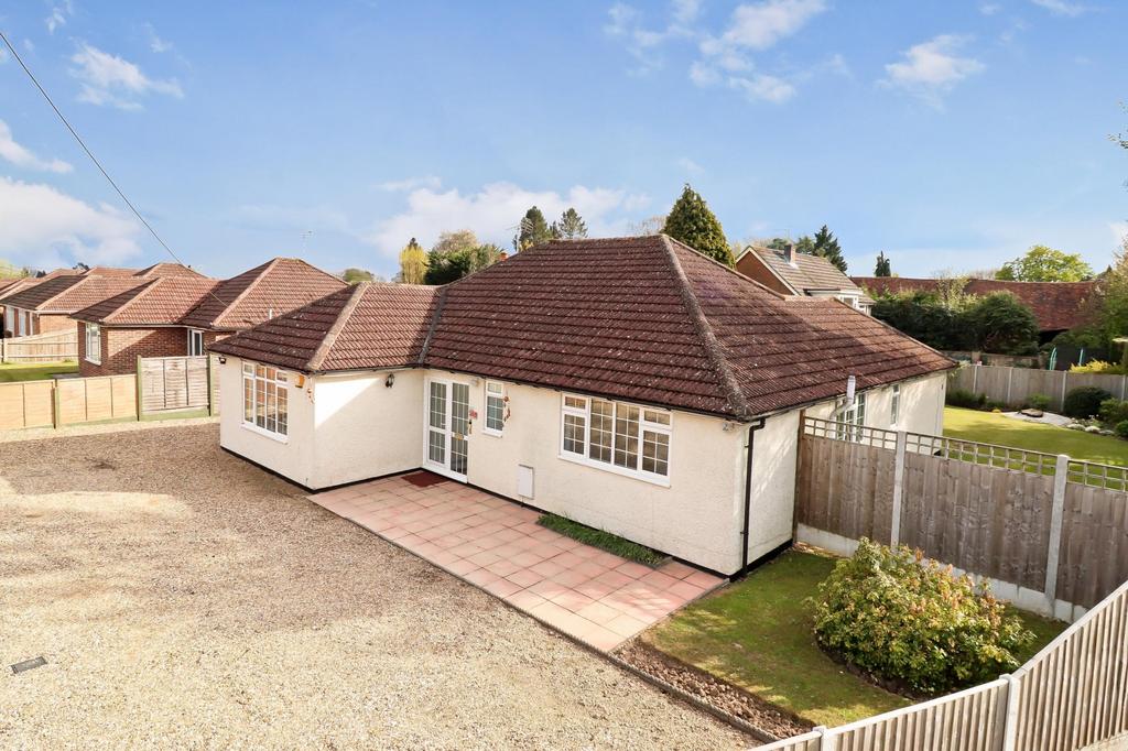 The Braid, Chesham, HP5 4 bed detached bungalow £850,000