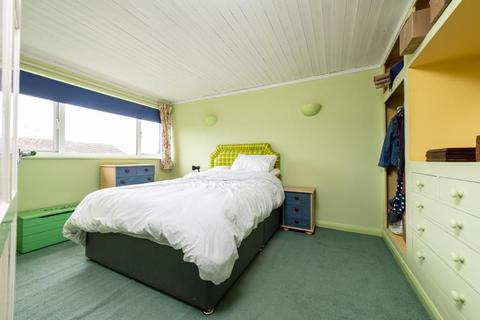 216 Colwell Drive, Witney, OX28 5LW