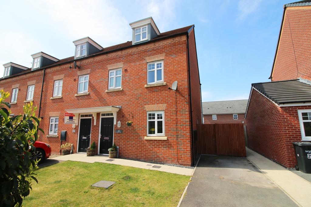 Hawthorn Drive, ThorntonCleveleys, FY5 3 bed end of terrace house £