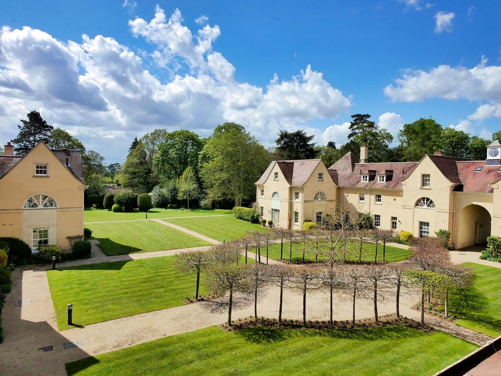 The Stables, LECHLADE 3 bed townhouse £1,450 pcm (£335 pw)