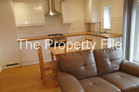 4 bedroom apartment to rent, Platt Lane M14