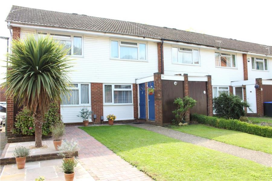 Wood, Goldsworth Park, Woking, GU21 2 bed terraced house £