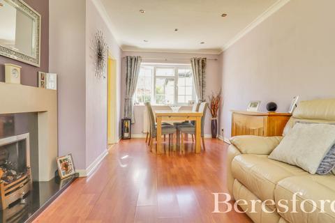 14 Plashet Gardens, Brentwood, CM13 2BS