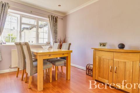 14 Plashet Gardens, Brentwood, CM13 2BS