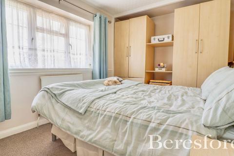 14 Plashet Gardens, Brentwood, CM13 2BS