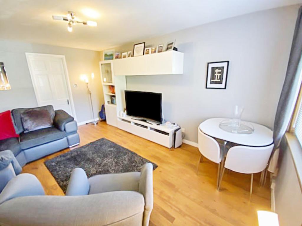 Strathallan Drive, Kirkcaldy 2 bed end of terrace house £115,000