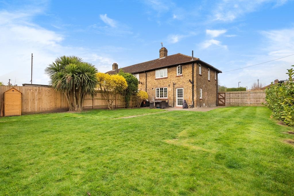 Eltham Green Road London SE9 3 bed end of terrace house £1,895 pcm (£
