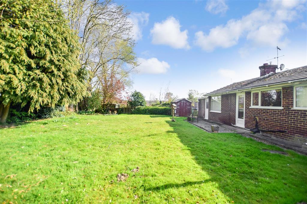 Swan Green, Sellindge, Kent 2 bed detached bungalow £325,000