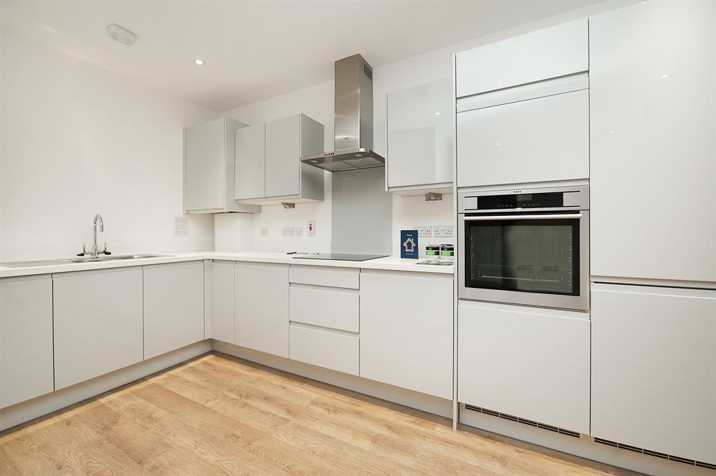 Pellerin Road, Dalston, London, N16 2 bed apartment £1,900 pcm (£438 pw)
