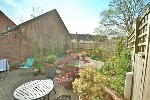3 Sheppards Field, Wimborne, BH21 1PX