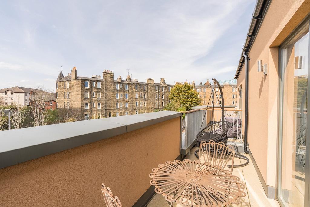 Balcony To Front