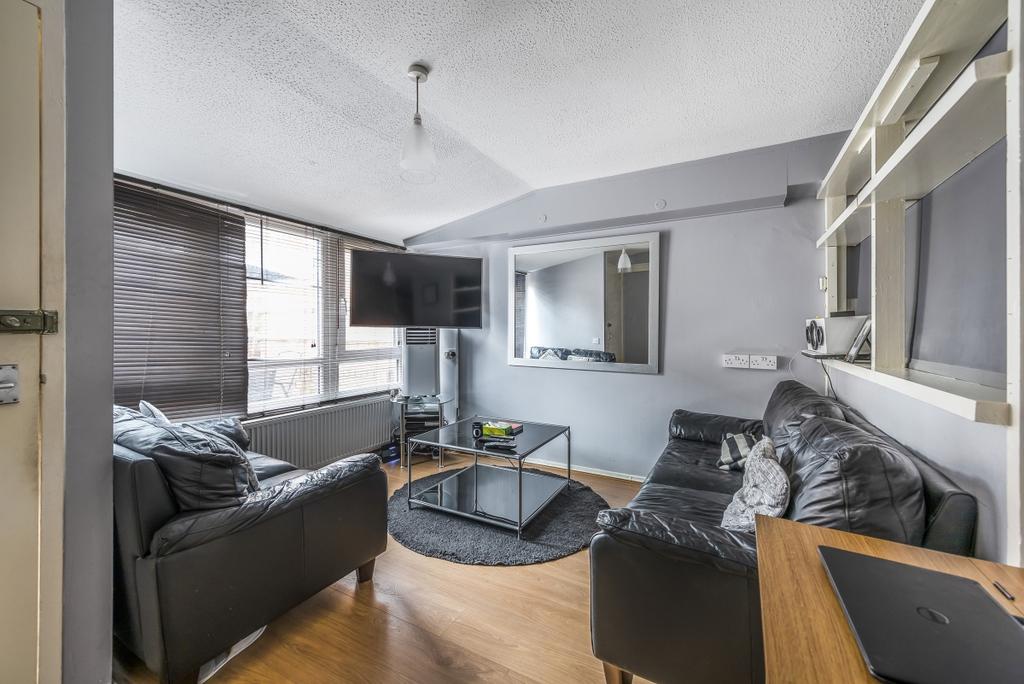 Gordon Road London SE15 1 bed flat £1,200 pcm (£277 pw)