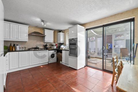 36 Dales Road, Borehamwood, WD6 2SG