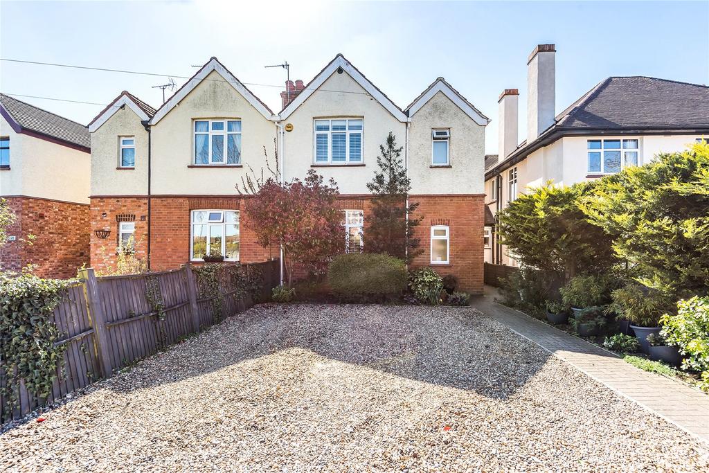 Wolverton Road, Newport Pagnell, Buckinghamshire, MK16 3 bed semidetached house £440,000