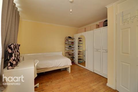 27 Swan Road, Southall, UB1 3JT