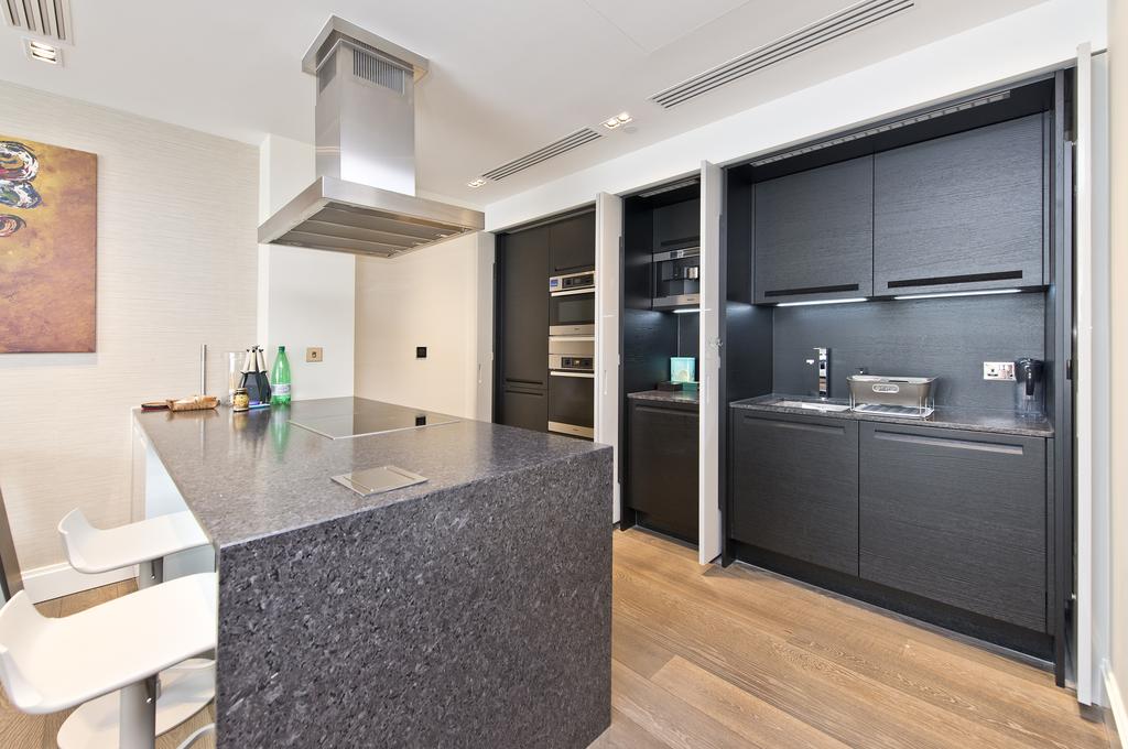 375 Kensington High Street, W14 3 bed apartment £5,417 pcm (£1,250 pw)