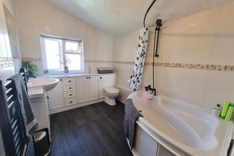 44 Warren Road, Folkestone, CT19 6DL