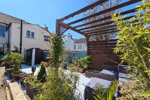 44 Warren Road, Folkestone, CT19 6DL