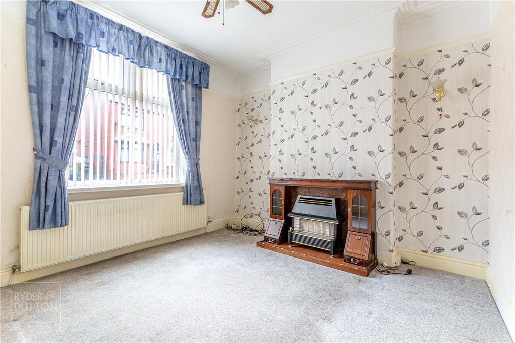 Alva Road, Watersheddings, Oldham, OL4 3 bed end of terrace house £119,950