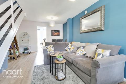 51 Copperfields Way, Romford, RM3 0XE